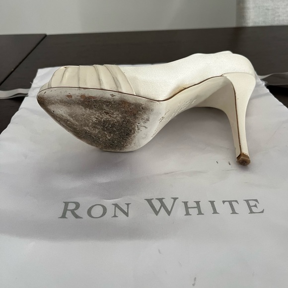 Satin cream coloured Pumps - Ron White - size 8 - Picture 7 of 7